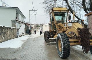 Gemlik’te Karla Mücadele Çalışmaları Aralıksız Sürüyor